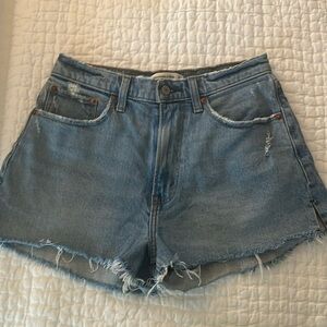 Abercrombie & Fitch The Mom Short High Rise Curve Love